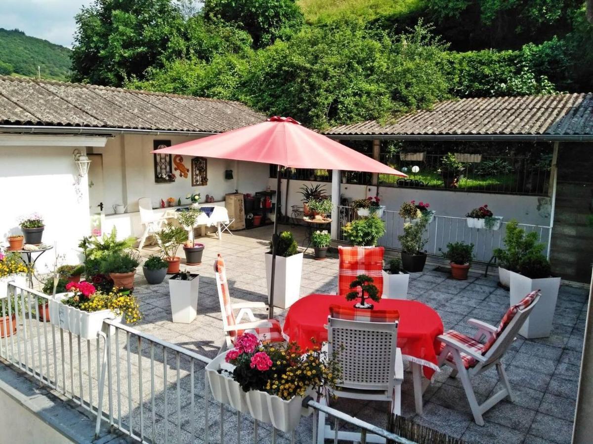 Charming 2-Bed Apartment In Cochem Buitenkant foto