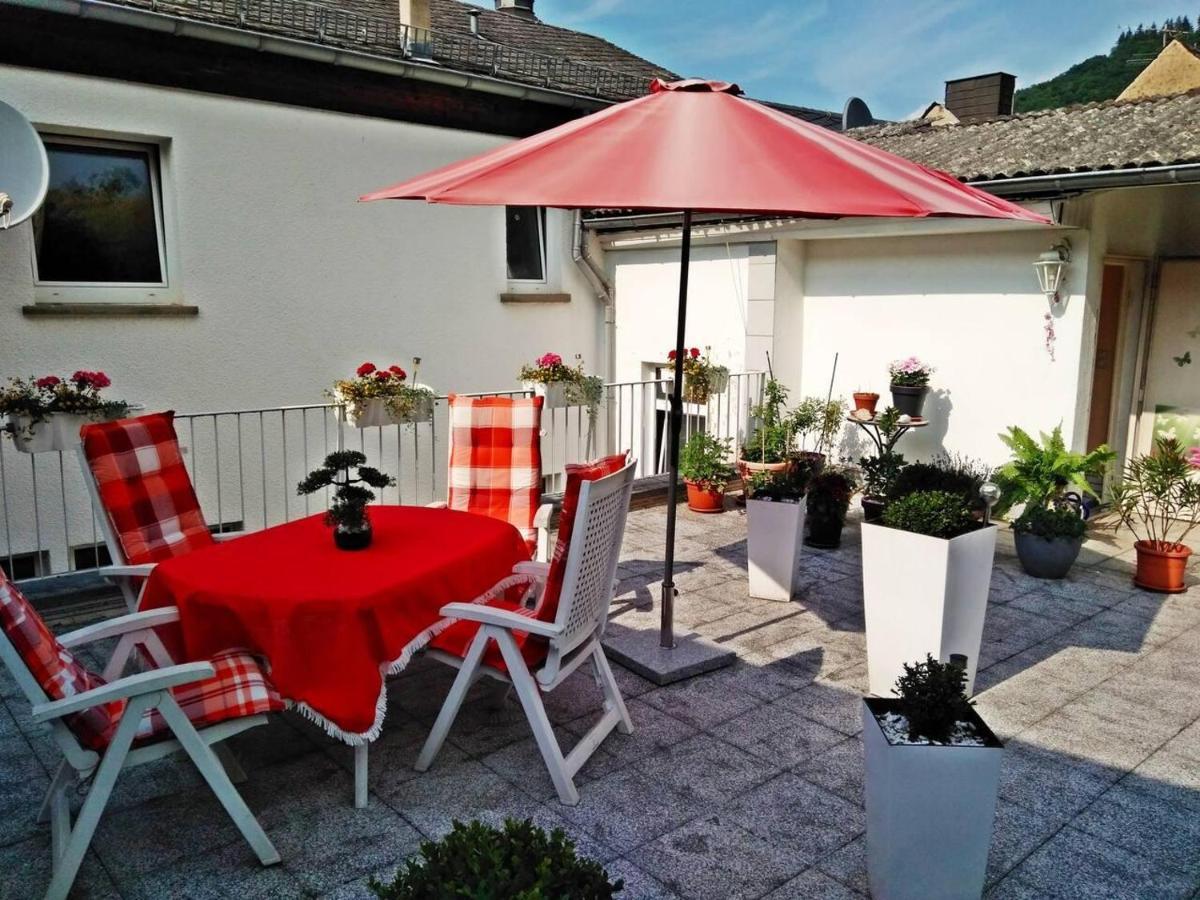 Charming 2-Bed Apartment In Cochem Buitenkant foto