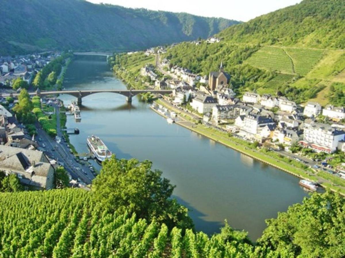 Charming 2-Bed Apartment In Cochem Buitenkant foto