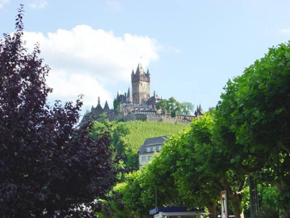 Charming 2-Bed Apartment In Cochem Buitenkant foto